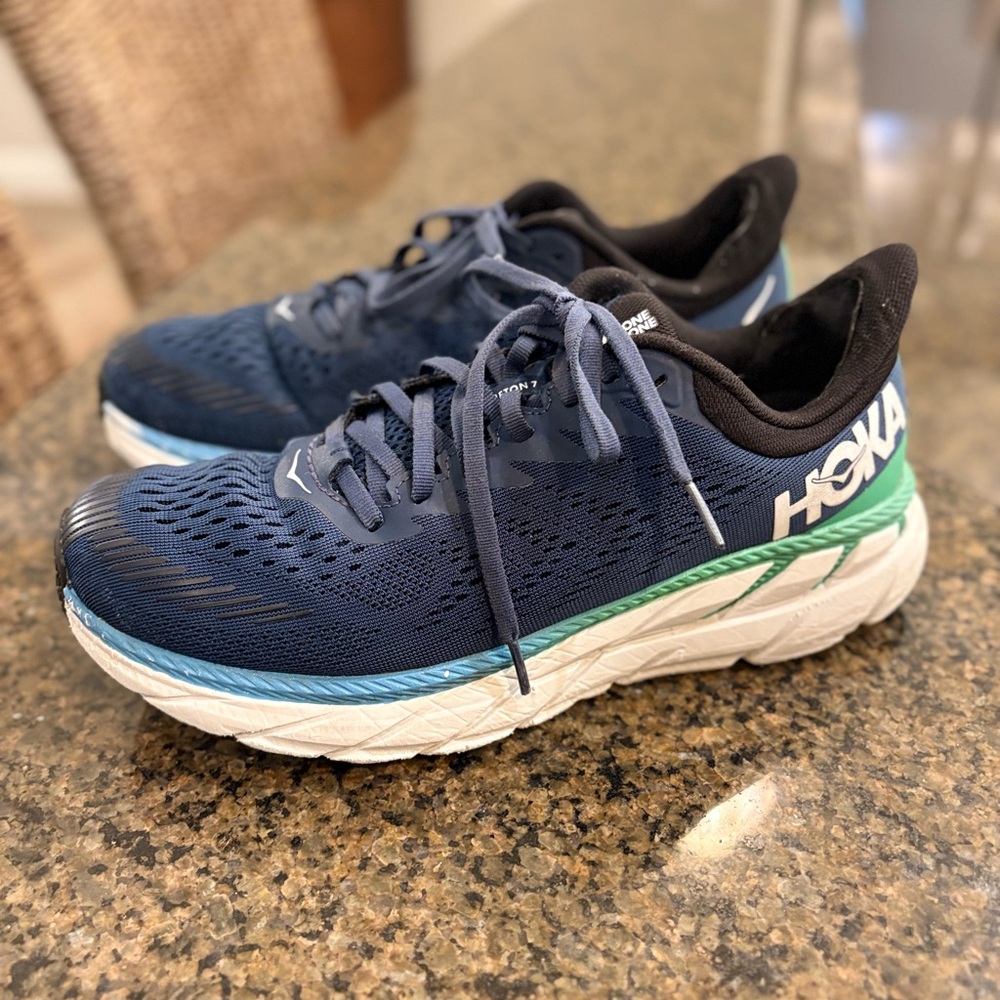HOKA Clifton 7 men’s size 8 Blue/white